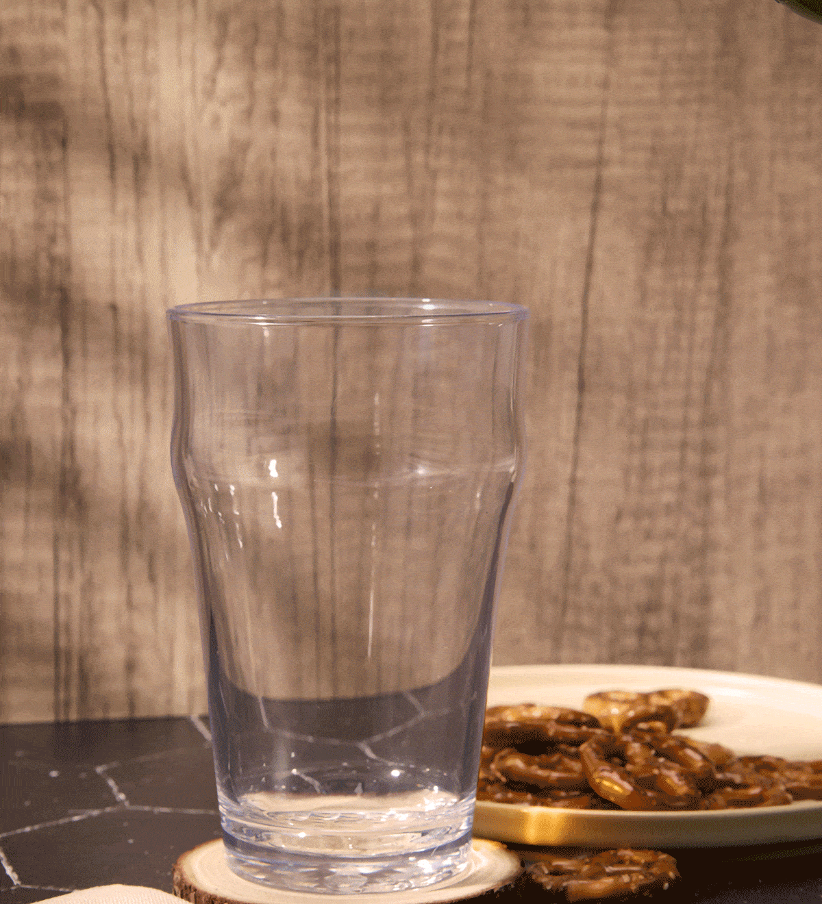 RESERVE_16ozDiamondBaseEnglishPint-Listing-GIF.gif