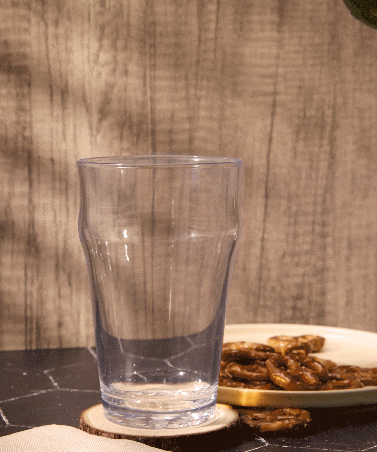 RESERVE_16ozDiamondBaseEnglishPint-Listing-GIF.gif